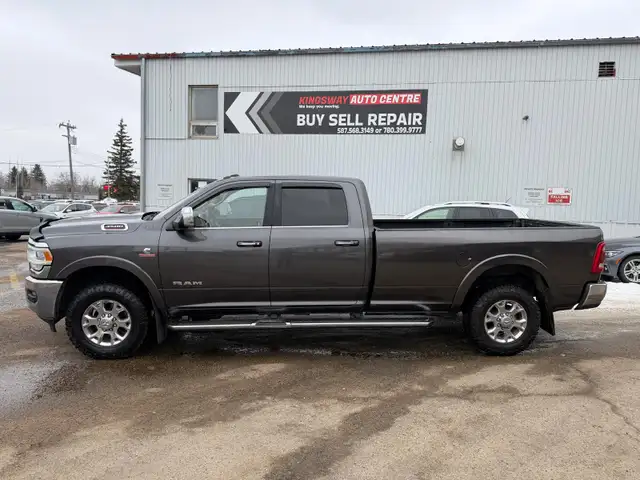 2022 Ram 3500 LARAMIE / 8FT LONG BOX / NO ACCCIDENTS / ONE OWNER - Photo 2