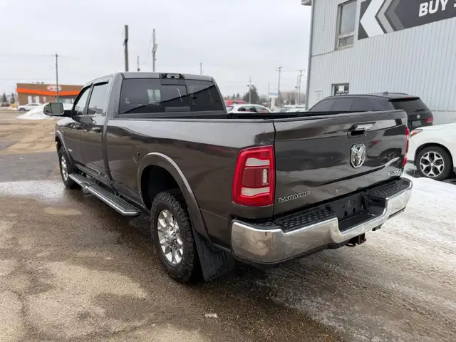 2022 Ram 3500 LARAMIE / 8FT LONG BOX / NO ACCCIDENTS / ONE OWNER - Photo 3