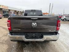 2022 Ram 3500 LARAMIE / 8FT LONG BOX / NO ACCCIDENTS / ONE OWNER - Photo 4