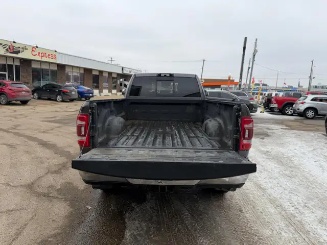 2022 Ram 3500 LARAMIE / 8FT LONG BOX / NO ACCCIDENTS / ONE OWNER - Photo 5