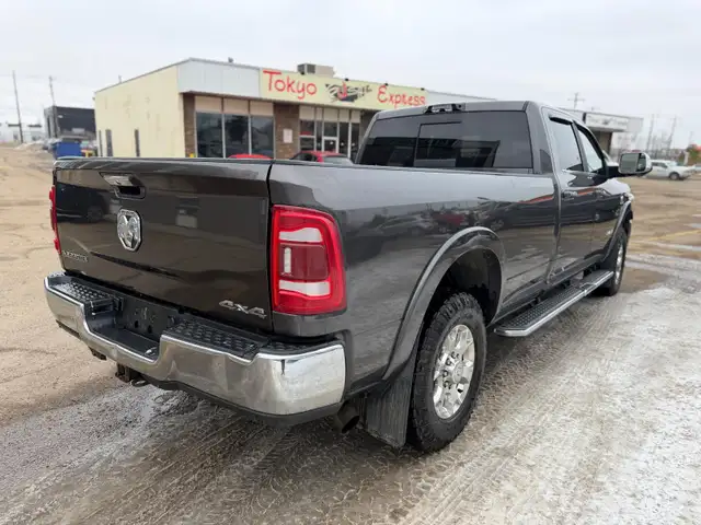 2022 Ram 3500 LARAMIE / 8FT LONG BOX / NO ACCCIDENTS / ONE OWNER - Photo 6