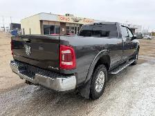 2022 Ram 3500 LARAMIE / 8FT LONG BOX / NO ACCCIDENTS / ONE OWNER - Photo 6