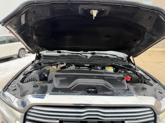 2022 Ram 3500 LARAMIE / 8FT LONG BOX / NO ACCCIDENTS / ONE OWNER - Photo 10