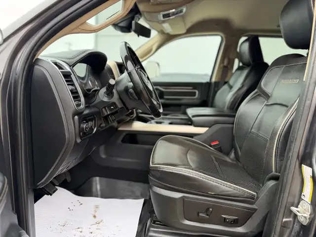 2022 Ram 3500 LARAMIE / 8FT LONG BOX / NO ACCCIDENTS / ONE OWNER - Photo 11