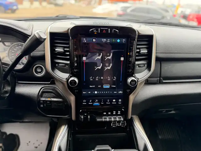 2022 Ram 3500 LARAMIE / 8FT LONG BOX / NO ACCCIDENTS / ONE OWNER - Photo 17