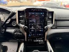 2022 Ram 3500 LARAMIE / 8FT LONG BOX / NO ACCCIDENTS / ONE OWNER - Photo 18