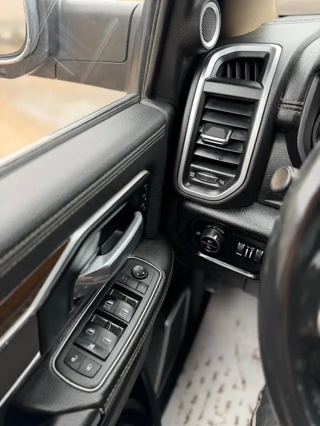 2022 Ram 3500 LARAMIE / 8FT LONG BOX / NO ACCCIDENTS / ONE OWNER - Photo 21