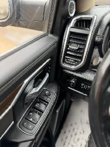 2022 Ram 3500 LARAMIE / 8FT LONG BOX / NO ACCCIDENTS / ONE OWNER - Photo 21