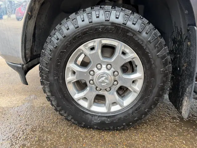2022 Ram 3500 LARAMIE / 8FT LONG BOX / NO ACCCIDENTS / ONE OWNER - Photo 22