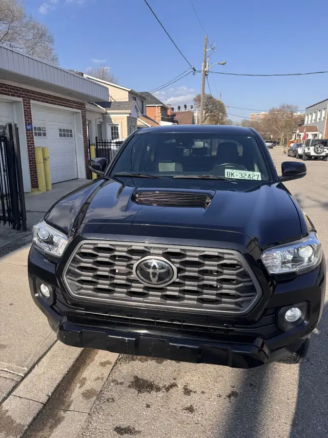 2021 Toyota Tacoma TRD sport for $28500 - Photo 2