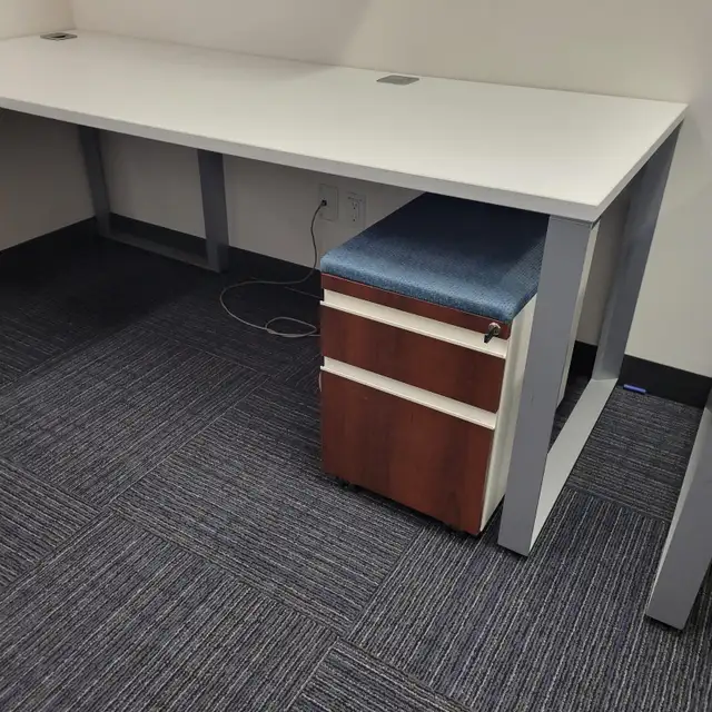 Desks/72x78 L-Shape stations $450 / in excellent condition - Photo 2