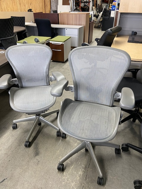 Herman Miller Aeron chairs size C and B $799/excellent condition - Photo 4