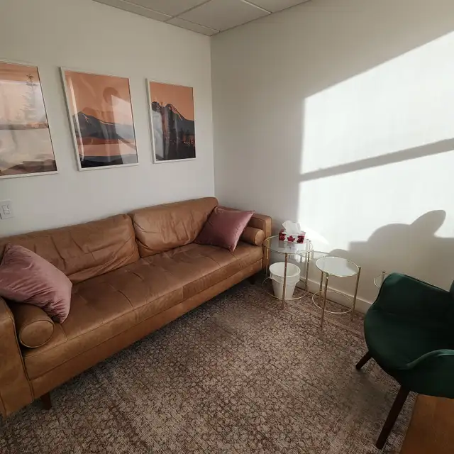 Beautiful Office & Group Space Available – 175 E Broadway ( Lee