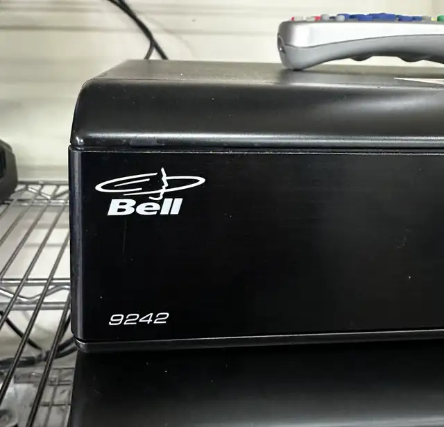Bell 9242 PVR HD Refurbished satellite tv receiver - Photo 2