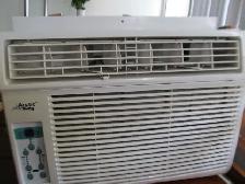 Air climatisé Arctic King 10000 BTU pour fenêtre à vendre.