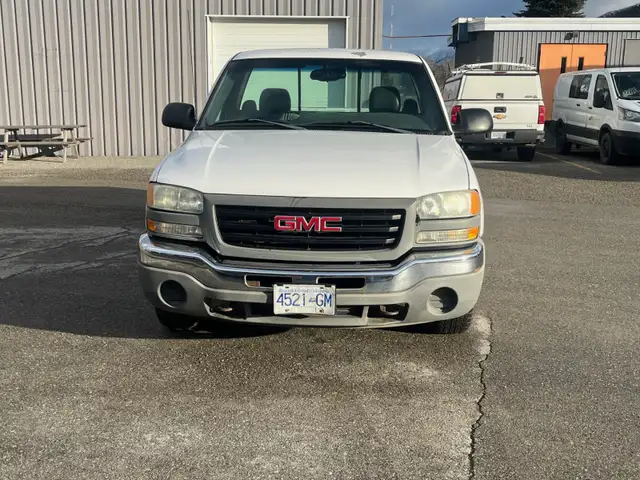 2003 GMC Sierra Regular Cab - Photo 2
