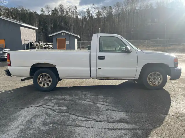 2003 GMC Sierra Regular Cab - Photo 3