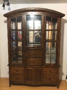 Bahut en bois dur véritable à Donner avant Mercredi