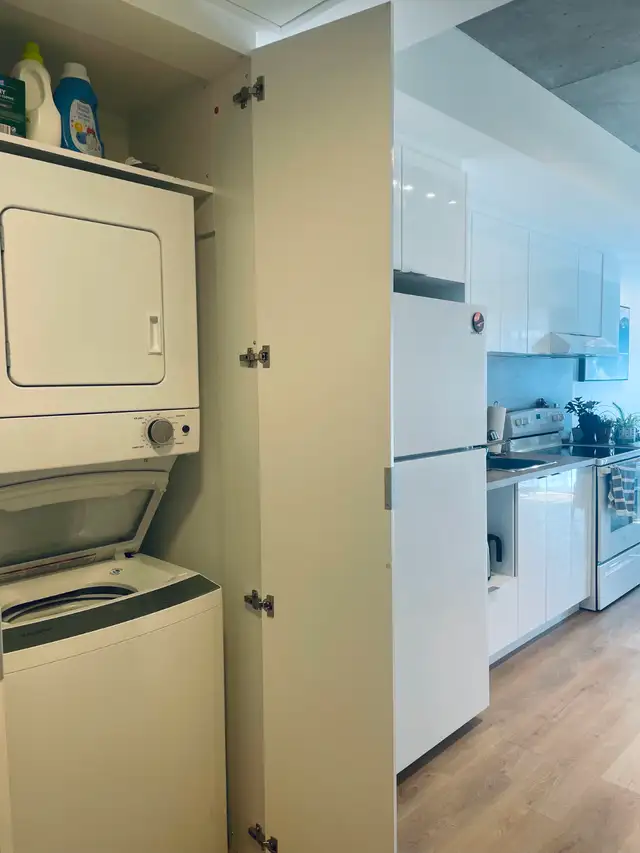 3 1/2 neufs, tout meublés, balcon, terrasse, stationnement int. - Photo 8