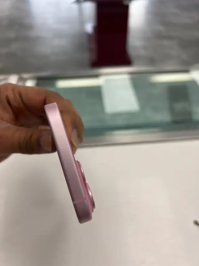 Preowned unlocked 1 Year Warranty iPhone15 128GB - Photo 6