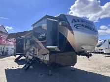 2014 KEYSTONE ALPINE 3495FL, FRONT LIVINGROOM, SPACIOUS