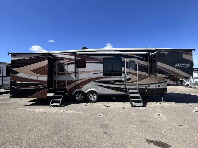 2014 KEYSTONE ALPINE 3495FL, FRONT LIVINGROOM, SPACIOUS - Photo 6