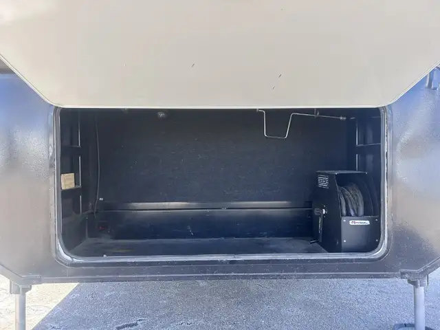 2014 KEYSTONE ALPINE 3495FL, FRONT LIVINGROOM, SPACIOUS - Photo 14