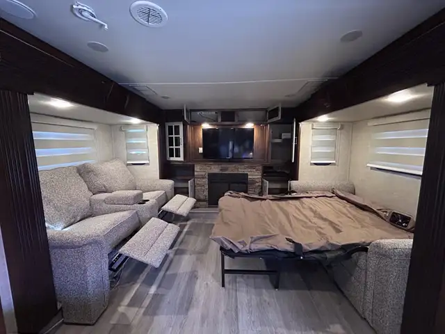 2014 KEYSTONE ALPINE 3495FL, FRONT LIVINGROOM, SPACIOUS - Photo 37