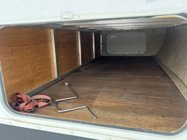 2014 KEYSTONE BULLET 285RLS, COUPLES UNIT, SPACIOUS - Photo 8