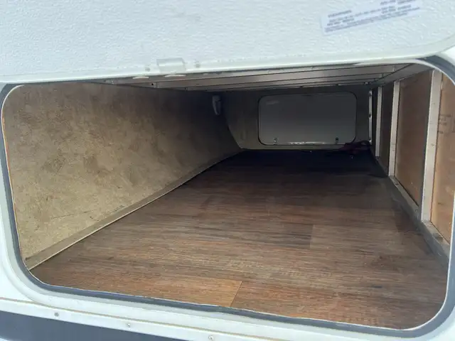 2014 KEYSTONE BULLET 285RLS, COUPLES UNIT, SPACIOUS - Photo 10