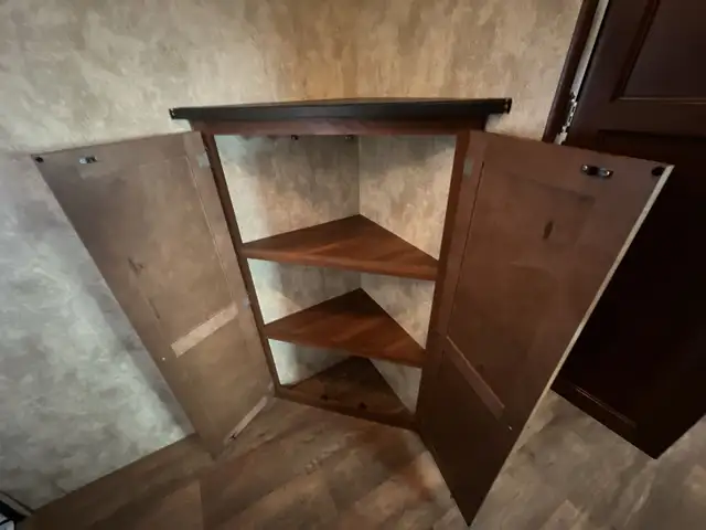 2014 KEYSTONE BULLET 285RLS, COUPLES UNIT, SPACIOUS - Photo 18