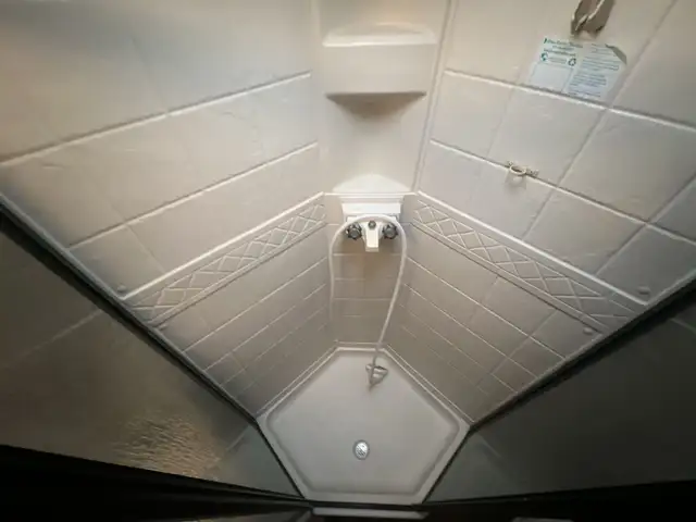 2014 KEYSTONE BULLET 285RLS, COUPLES UNIT, SPACIOUS - Photo 26