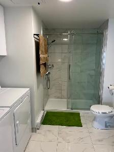 3 1/2 neuf, semi-meublé, gym, balcon, terrasse,stationnement int - Photo 7