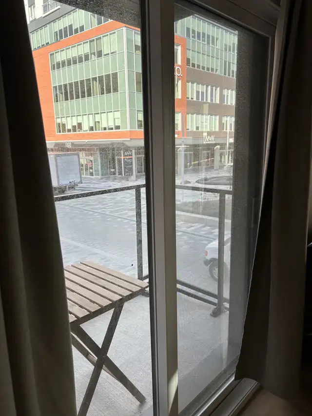 3 1/2 neuf, semi-meublé, gym, balcon, terrasse,stationnement int - Photo 8