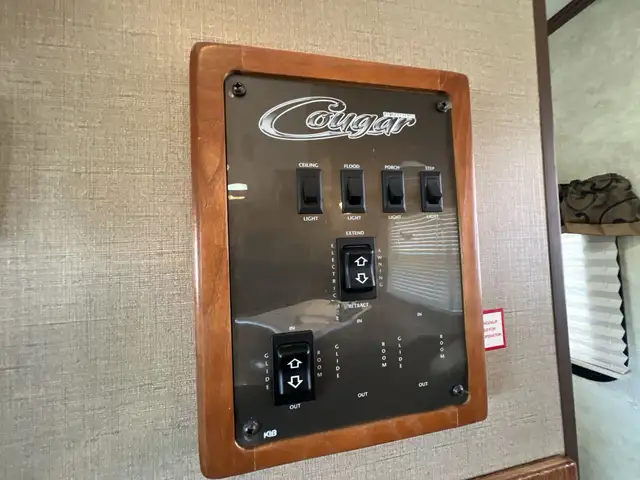 2014 KEYSTONE COUGAR 28RBS BUNKS, SPACIOUS, BUNK MODEL - Photo 24