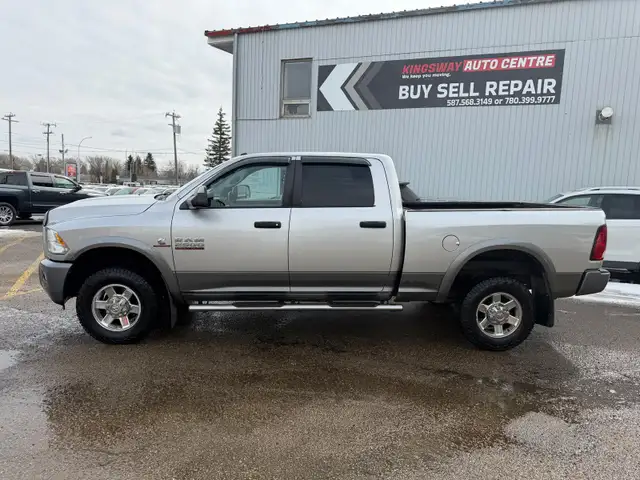 2013 Ram 2500 SLT OUTDOORSMAN ONE OWNER NO ACCIDERNTS CREW 4X4 - Photo 2