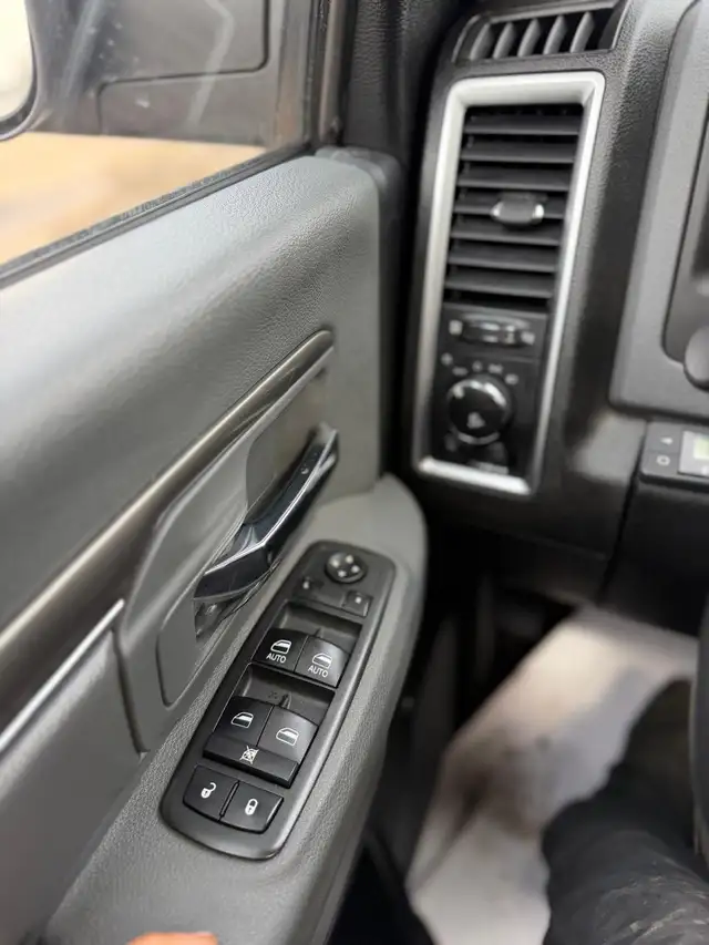 2013 Ram 2500 SLT OUTDOORSMAN ONE OWNER NO ACCIDERNTS CREW 4X4 - Photo 19