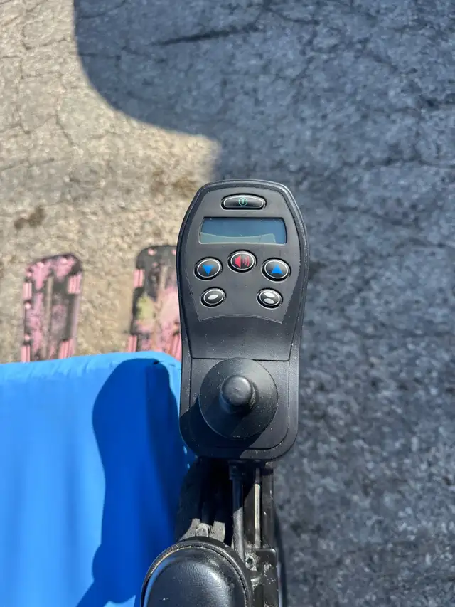 Quantum Edge 2.0 Powered Wheel Chair - Photo 3