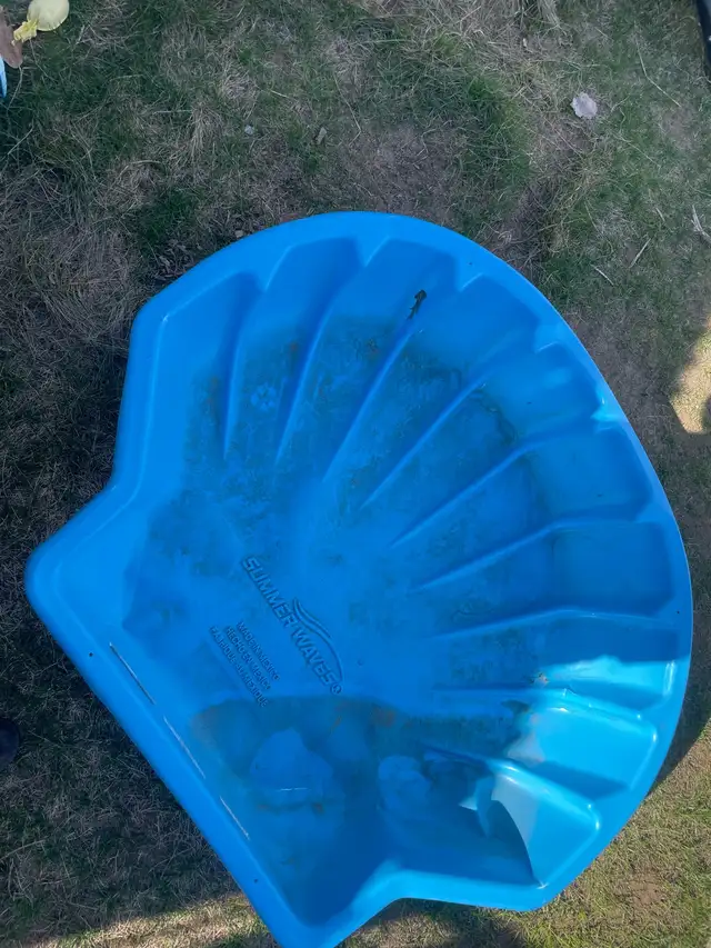 Bac à sable ou piscine forme coquille comme neuf Drummondville
