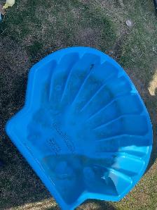 Bac à sable ou piscine forme coquille comme neuf Drummondville