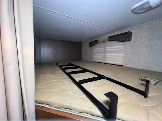 2014 Heartland Northtrail 28BRS, DOUBLE OVER DOUBLE BUNKS. - Photo 19