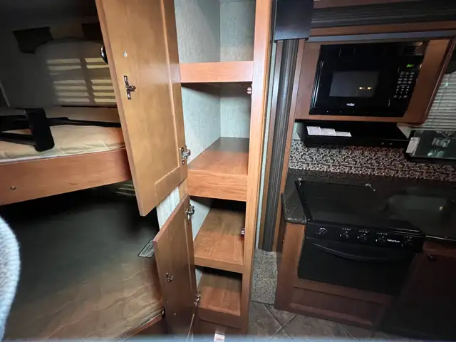 2014 Heartland Northtrail 28BRS, DOUBLE OVER DOUBLE BUNKS. - Photo 22