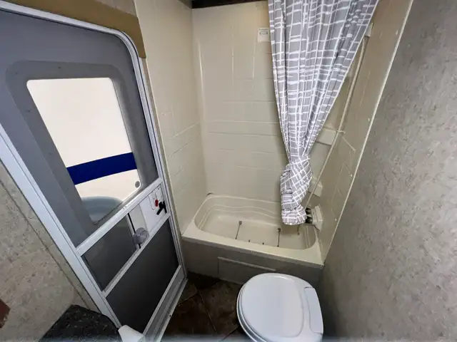 2014 Heartland Northtrail 28BRS, DOUBLE OVER DOUBLE BUNKS. - Photo 23