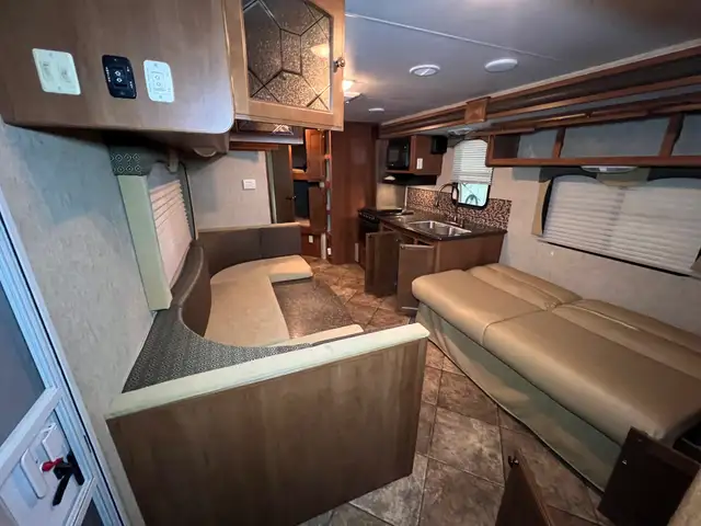 2014 Heartland Northtrail 28BRS, DOUBLE OVER DOUBLE BUNKS. - Photo 35