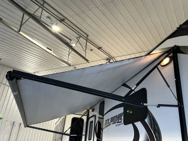 2015  ALPINE 3010RE,LUXURIOUS, WIDE BODY, SPACIOUS, COUPLES UNIT - Photo 7