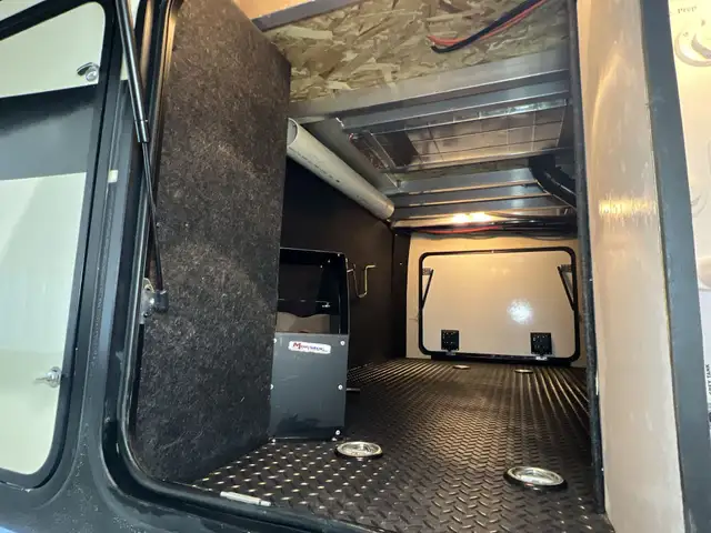 2015  ALPINE 3010RE,LUXURIOUS, WIDE BODY, SPACIOUS, COUPLES UNIT - Photo 9