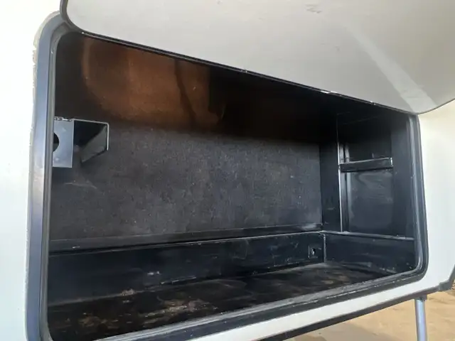 2015  ALPINE 3010RE,LUXURIOUS, WIDE BODY, SPACIOUS, COUPLES UNIT - Photo 12