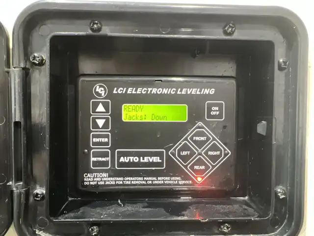 2015  ALPINE 3010RE,LUXURIOUS, WIDE BODY, SPACIOUS, COUPLES UNIT - Photo 13