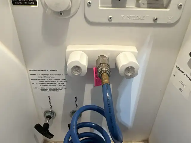 2015  ALPINE 3010RE,LUXURIOUS, WIDE BODY, SPACIOUS, COUPLES UNIT - Photo 15