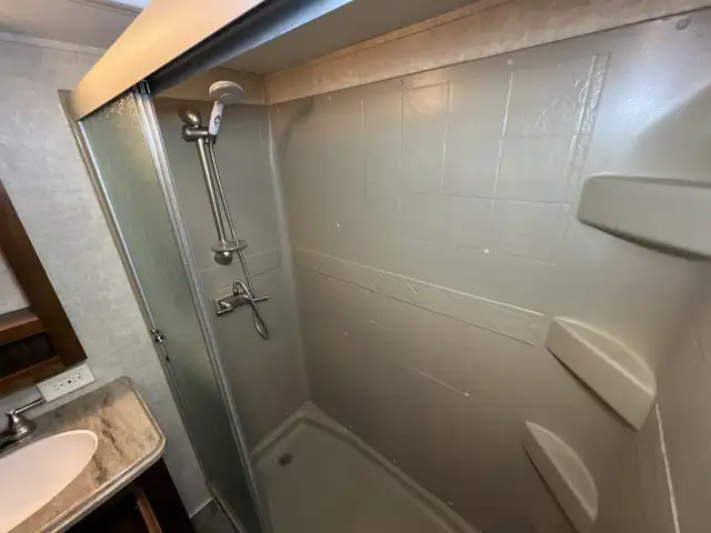 2015  ALPINE 3010RE,LUXURIOUS, WIDE BODY, SPACIOUS, COUPLES UNIT - Photo 30